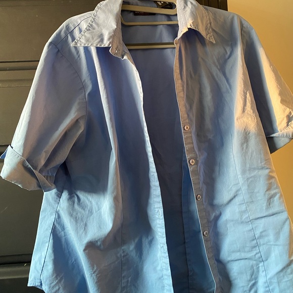 Blue short sleeve button down top - Picture 2 of 2